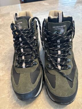 SKECHERS TREGO BASE CAMP LACED HIKING TRAIL BOOT - OLIVE/BLACK 8